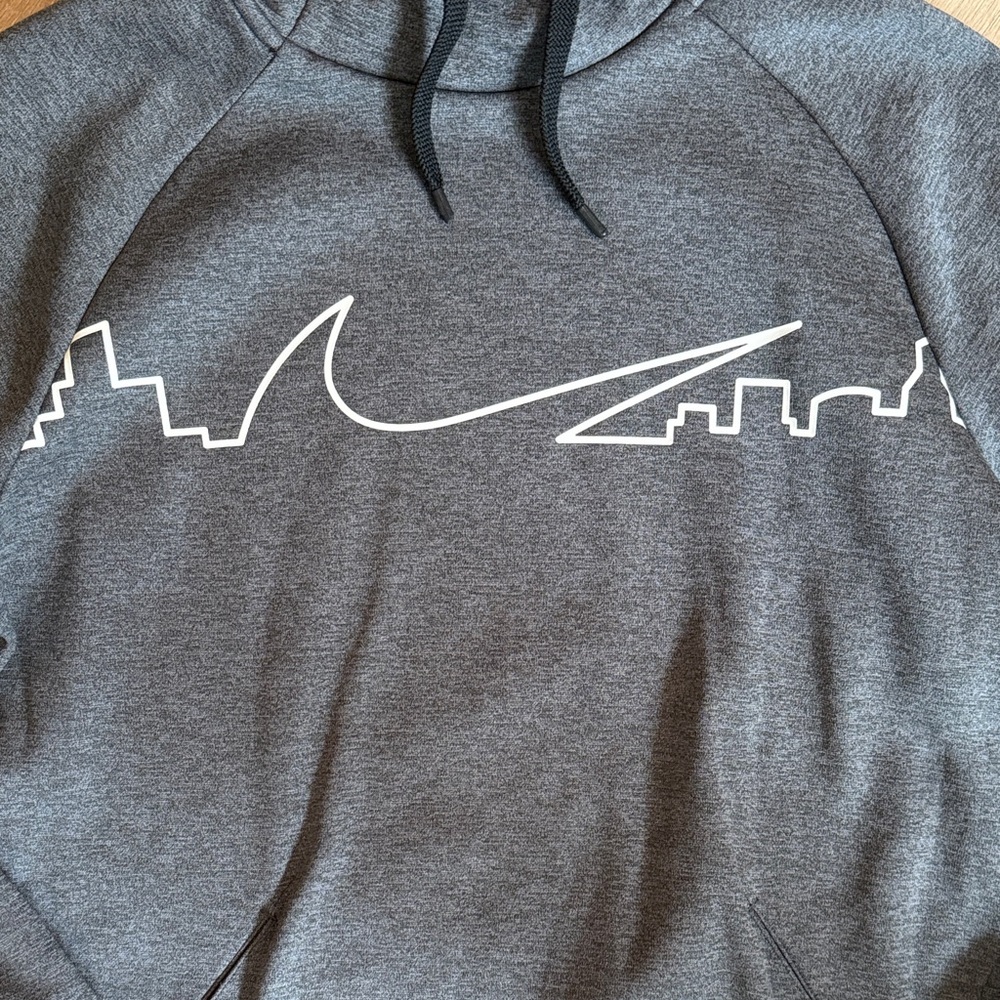 RARE Nike Dri-Fit Training Hoodie Sweatshirt Logo City Skyline 931808-017 sz M - Picture 3 of 8
